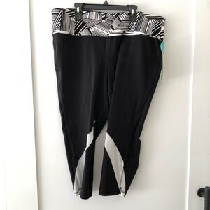 Lane Bryant Livi Active Black Capri Crop Leggings 18/20